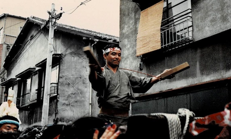 金井稔御神輿に乗る