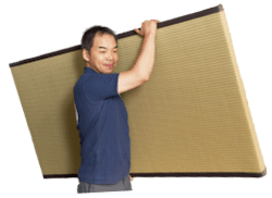 畳を担ぐ金井功